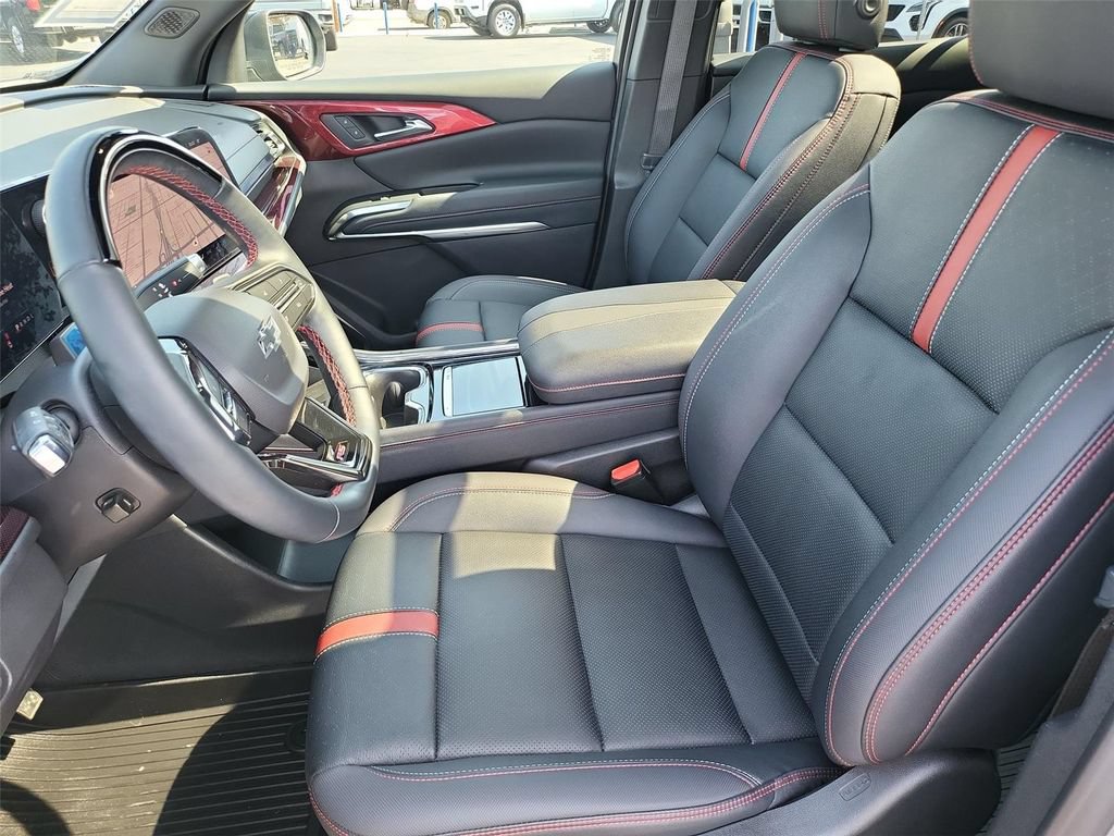 Certified 2024 Chevrolet Traverse RS w/ LPO, Floor Liner Package FWD image 12