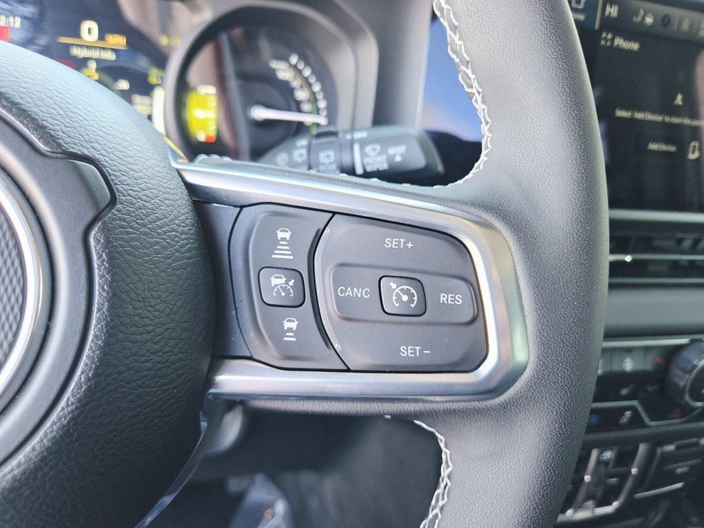 Used 2025 Jeep Wrangler Unlimited Sahara image 23