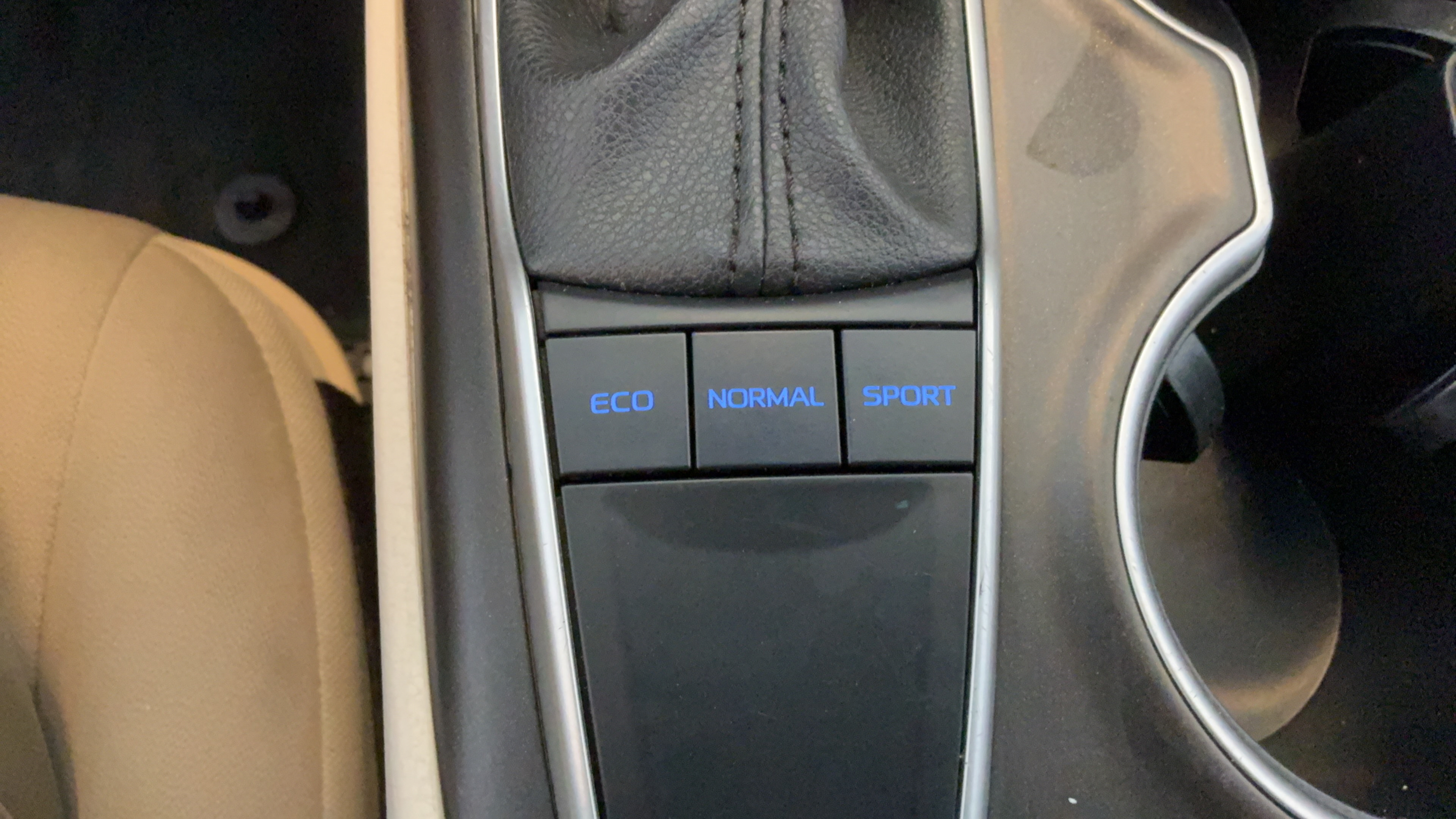 Used 2024 Toyota Camry LE w/ Convenience Package FWD image 16