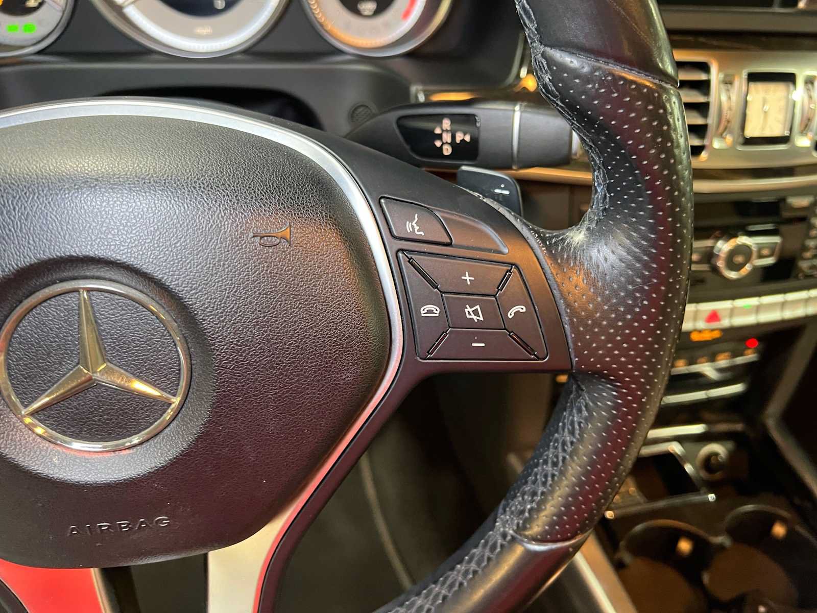 Used 2015 Mercedes-Benz E 400 4MATIC Sedan image 31