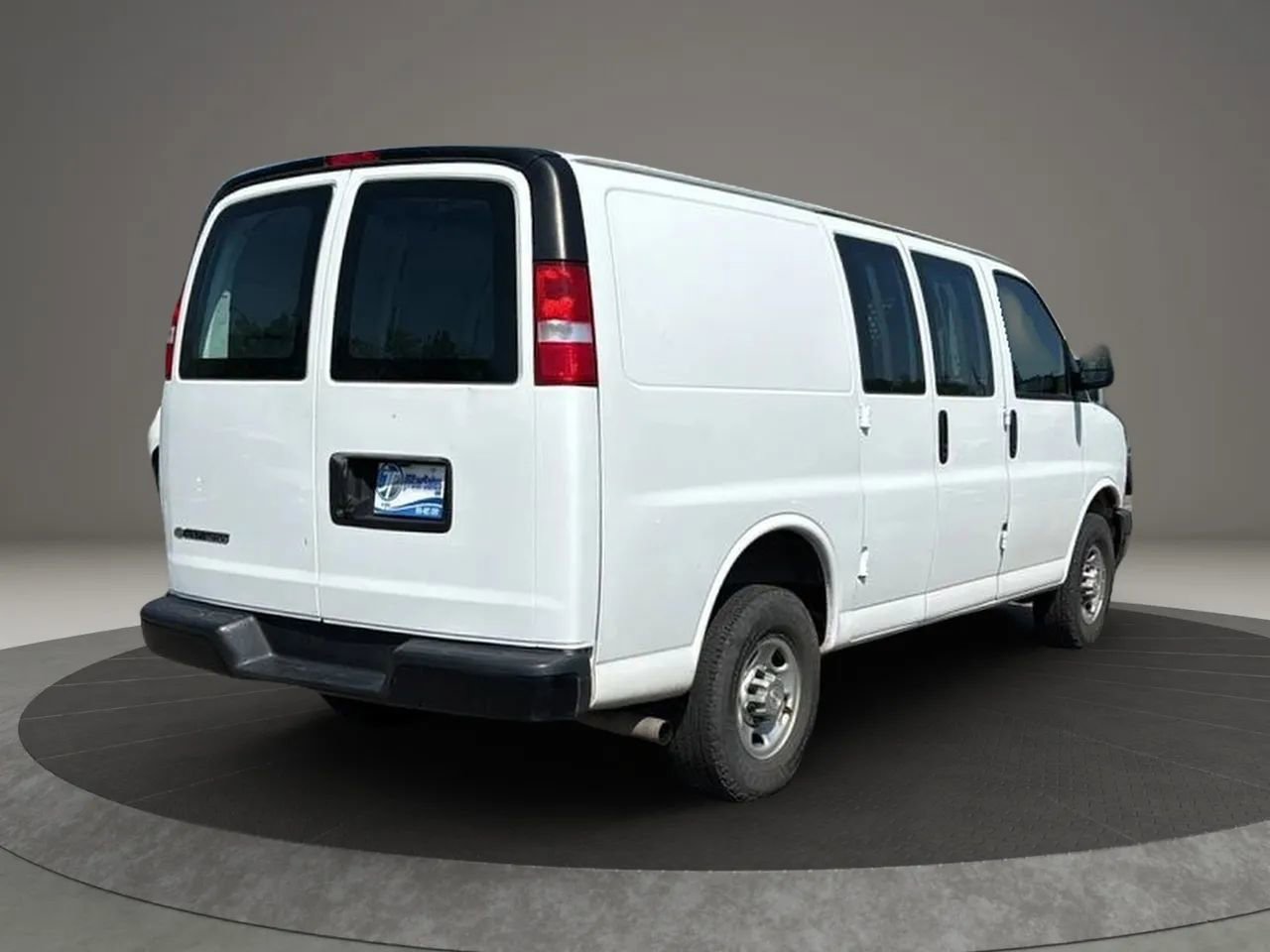 Used 2021 Chevrolet Express 2500 w/ Driver Convenience Package image 4
