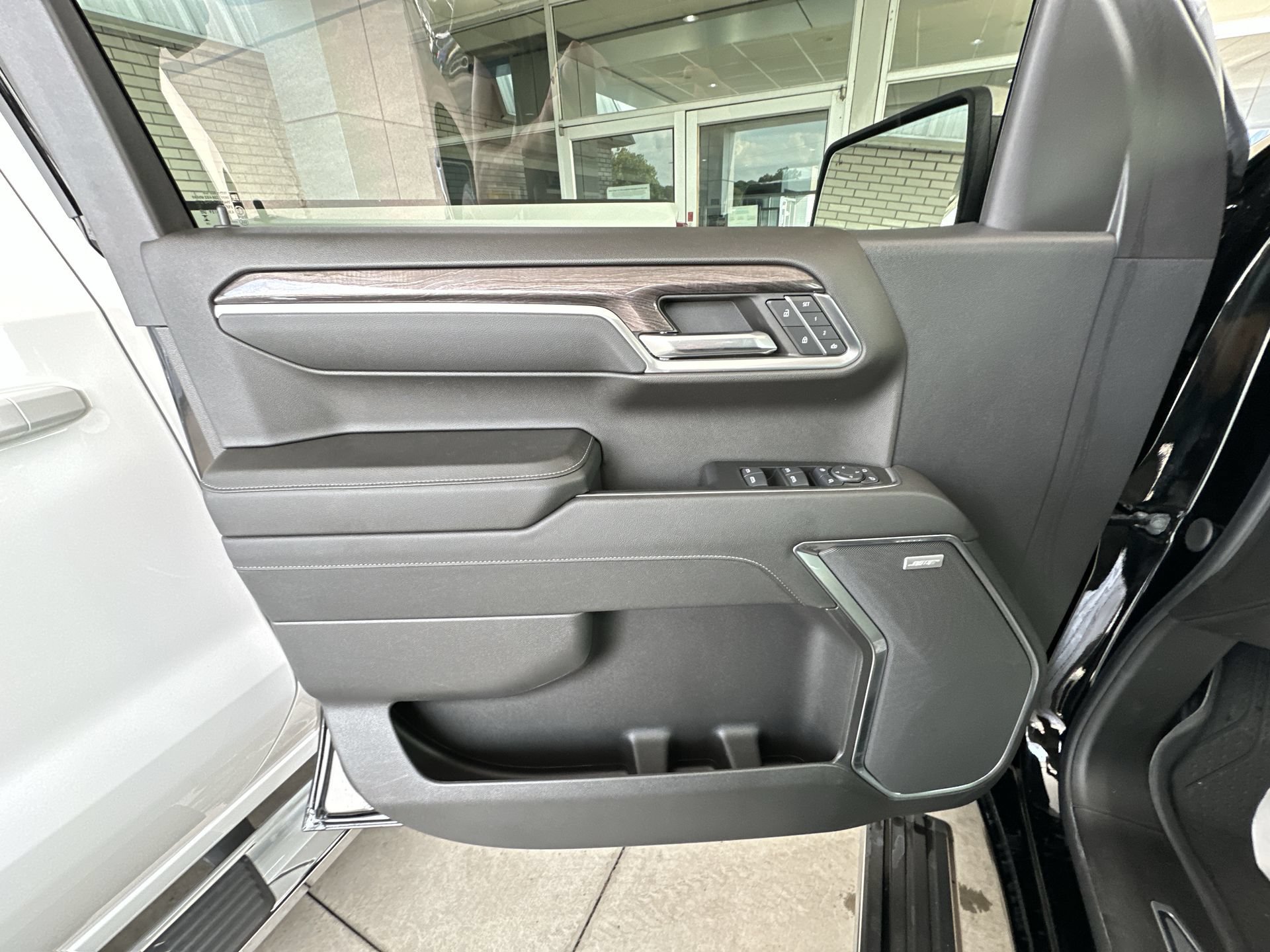 Certified 2024 Chevrolet Silverado 1500 LTZ w/ LTZ Premium Package AWD/4WD image 23