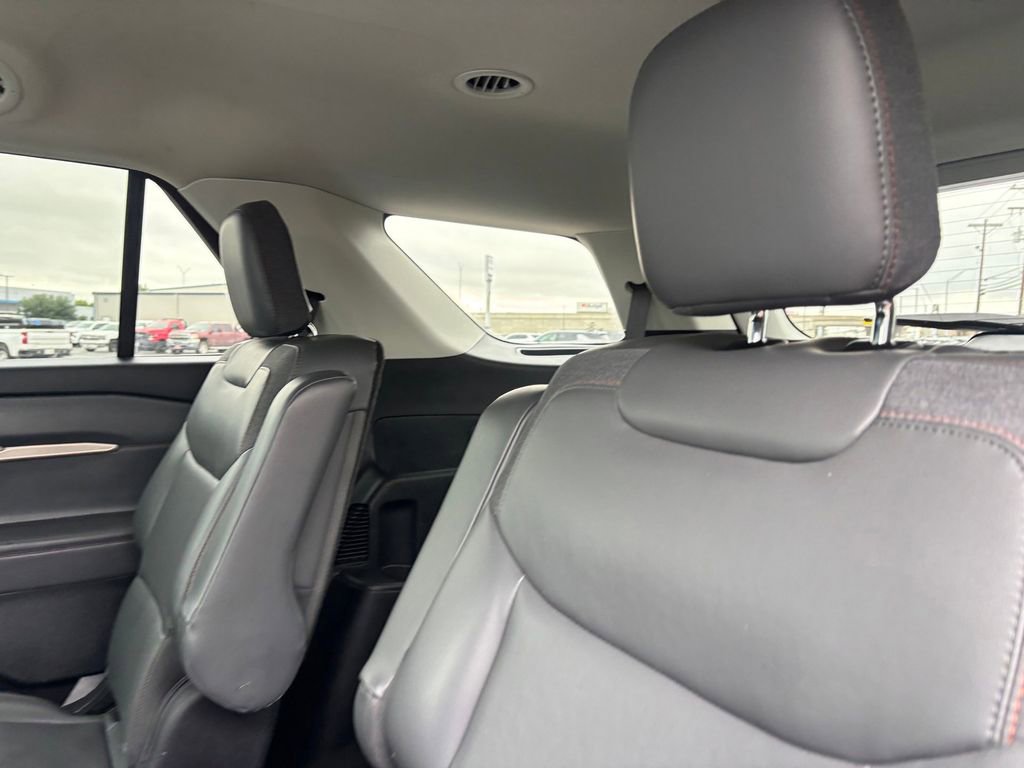 Used 2025 Ford Explorer Active w/ Active Comfort Package RWD image 27