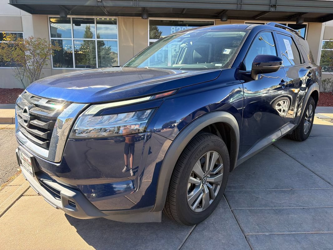 Used 2022 Nissan Pathfinder SV AWD/4WD image 2