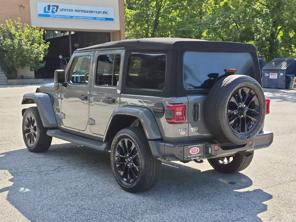 Used 2021 Jeep Wrangler Unlimited Sahara w/ Cold Weather Group AWD/4WD image 8