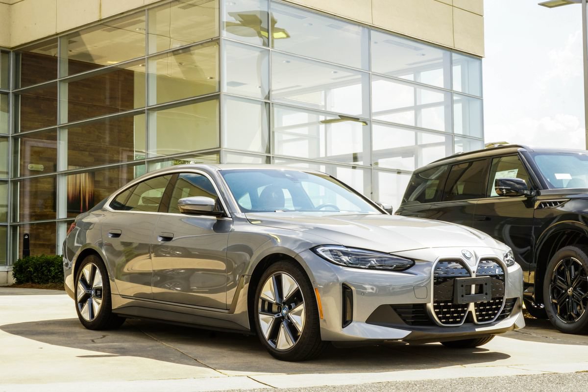 Used 2024 BMW i4 eDrive40 w/ Premium Package RWD image 4