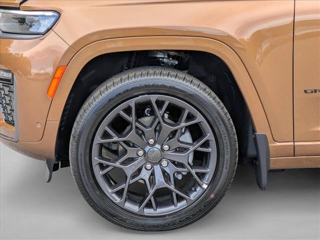 New 2026 Jeep Grand Cherokee Summit w/ Obsidian Package AWD/4WD image 10
