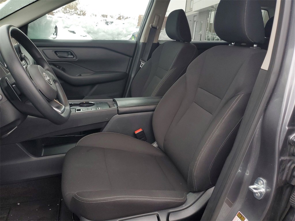 Used 2024 Nissan Rogue S image 10