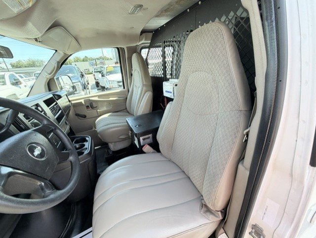 Used 2009 Chevrolet Express 2500 RWD image 17