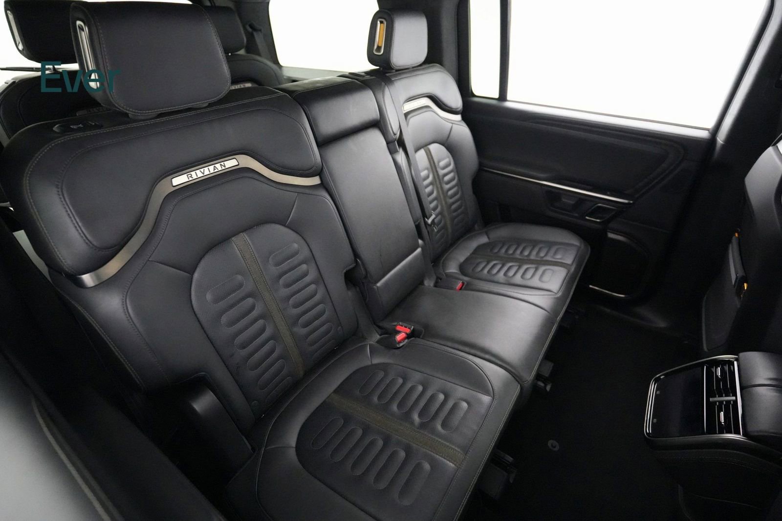 Used 2023 Rivian R1S Adventure image 9