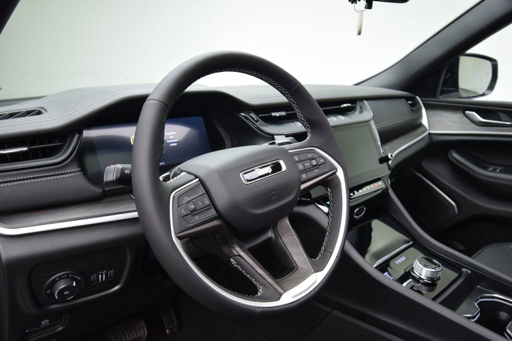 New 2026 Jeep Grand Cherokee Limited image 32