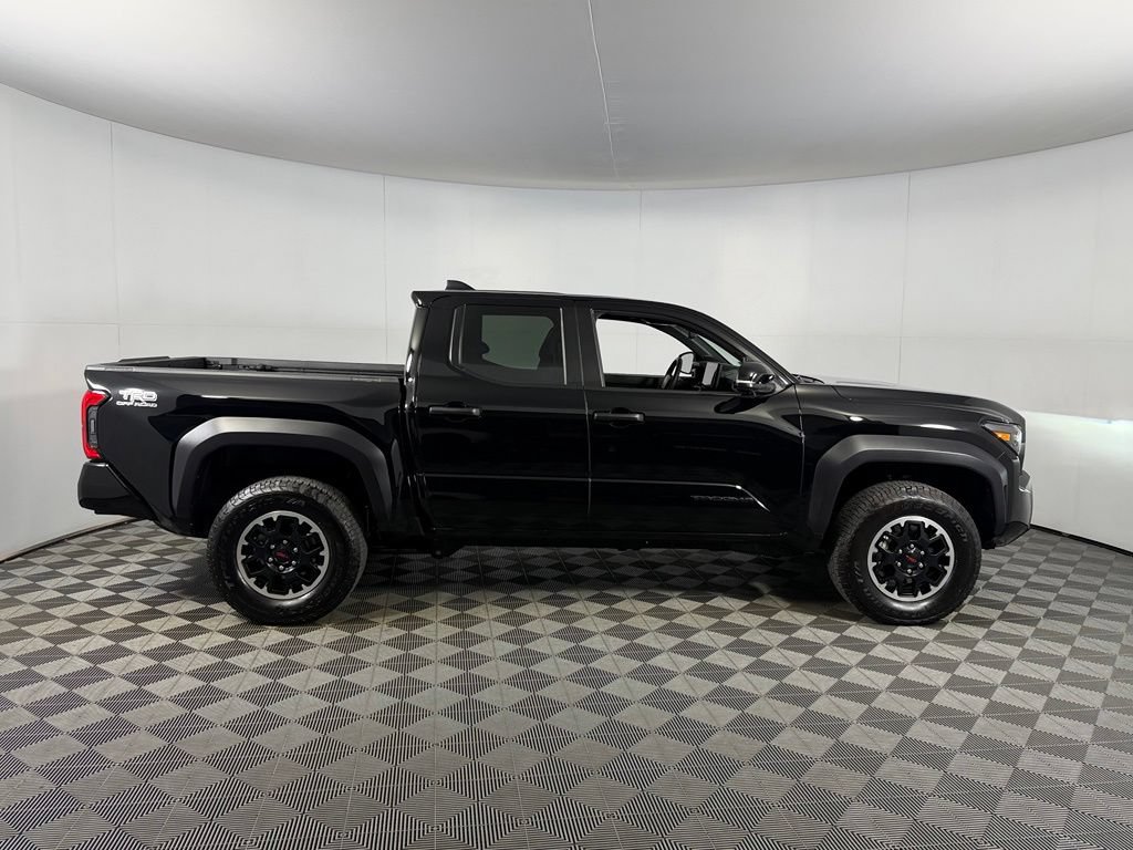 Used 2024 Toyota Tacoma TRD Off-Road w/ TRD Off Road Premium Package AWD/4WD image 4