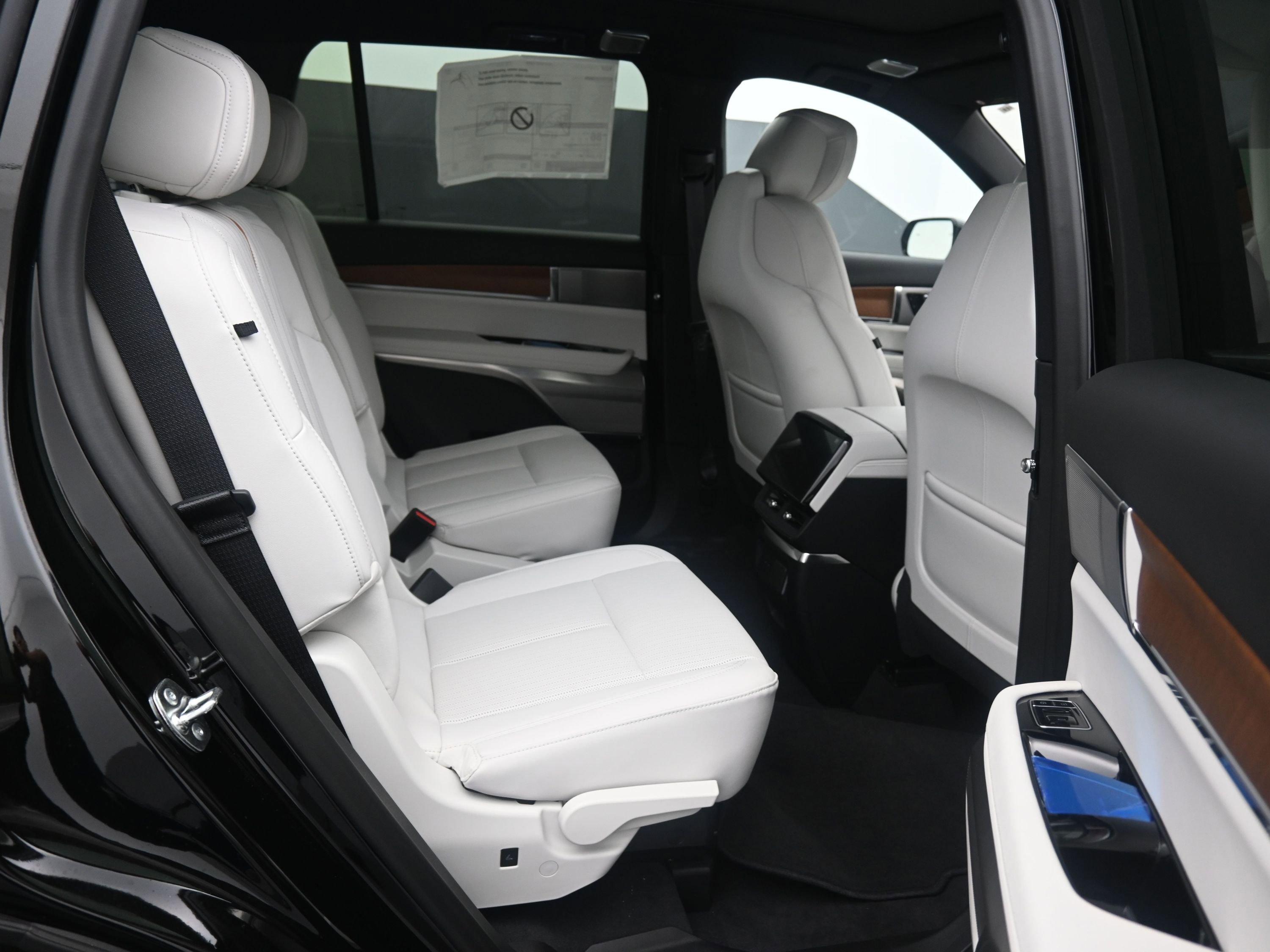 New 2026 Cadillac Vistiq Luxury w/ LPO, Floor Liner Package image 12