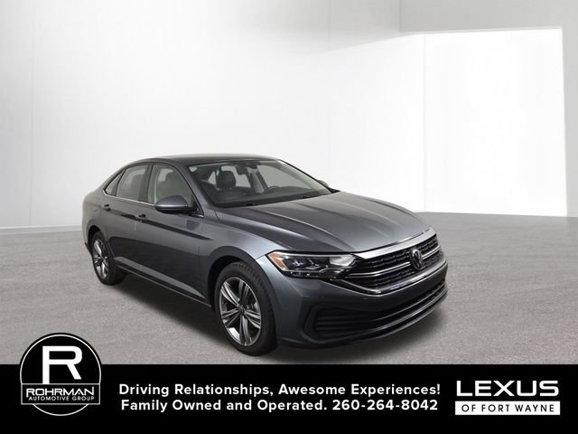 Used 2024 Volkswagen Jetta SE FWD image 4