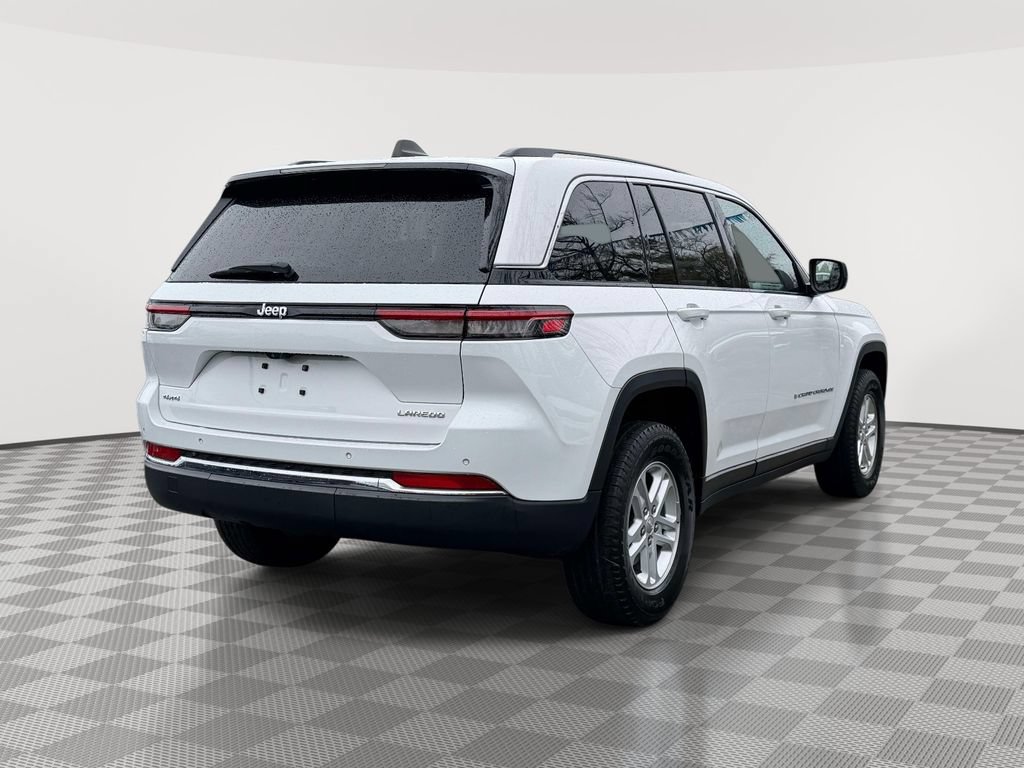 Used 2023 Jeep Grand Cherokee Laredo AWD/4WD image 7