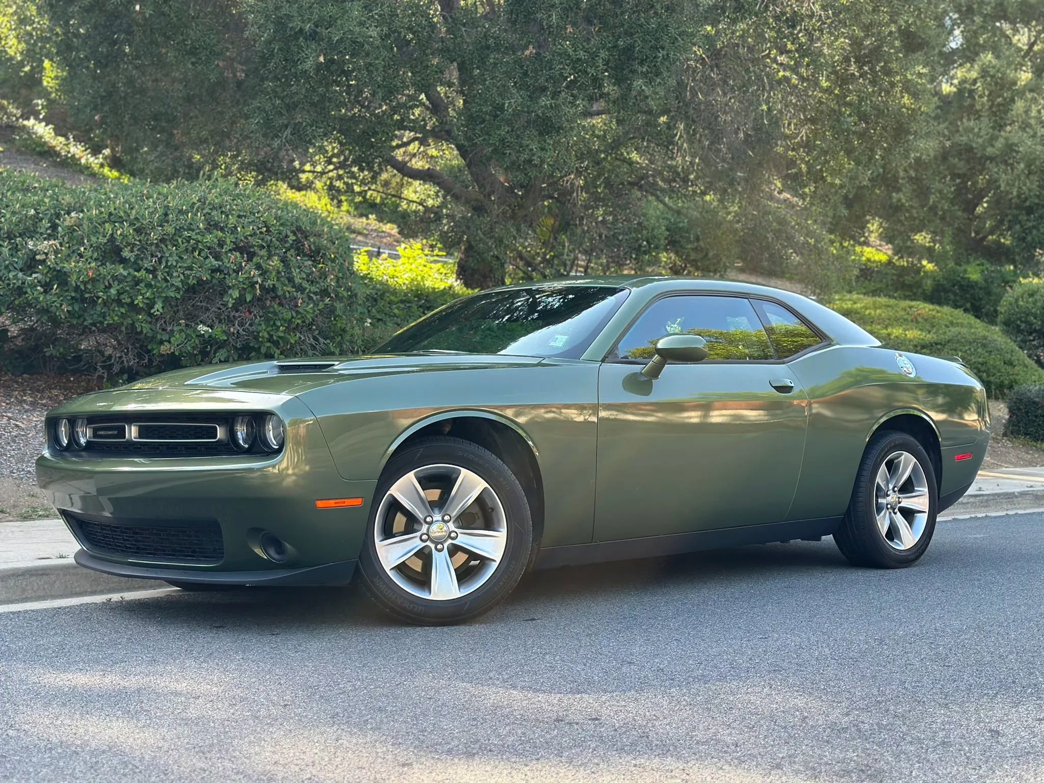 Used 2018 Dodge Challenger SXT RWD image 2