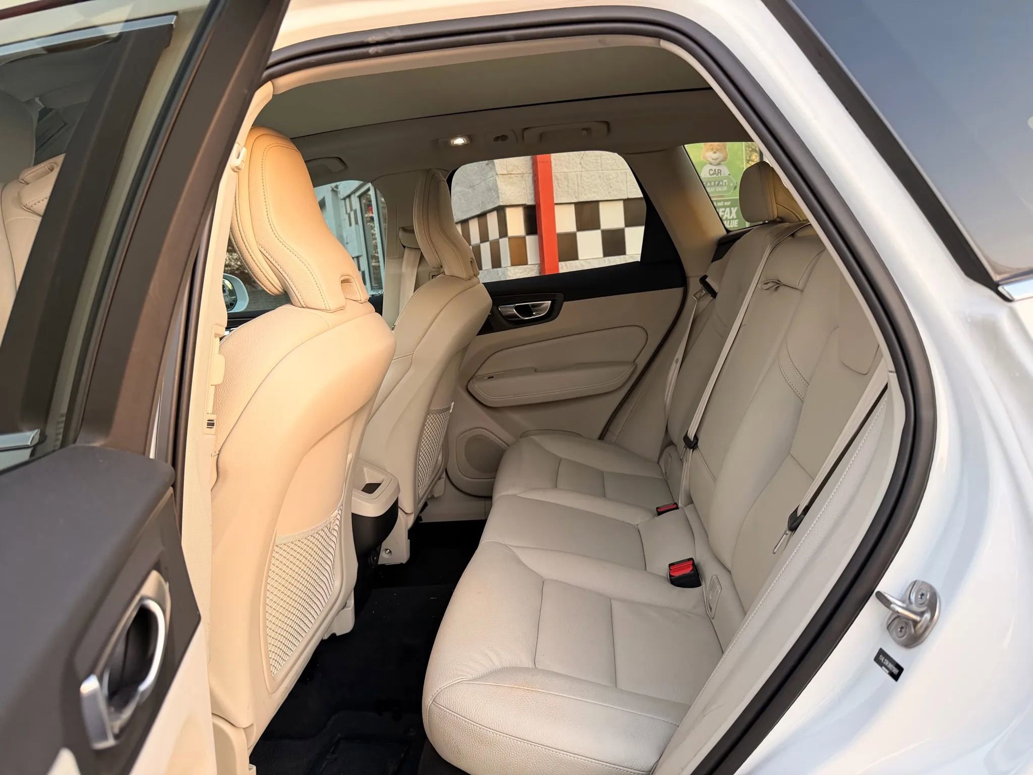 Used 2022 Volvo XC60 B5 Momentum AWD/4WD image 23