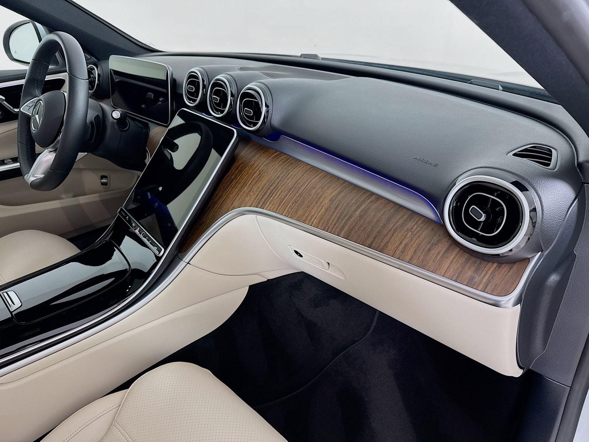 Used 2025 Mercedes-Benz C 300 Sedan image 30