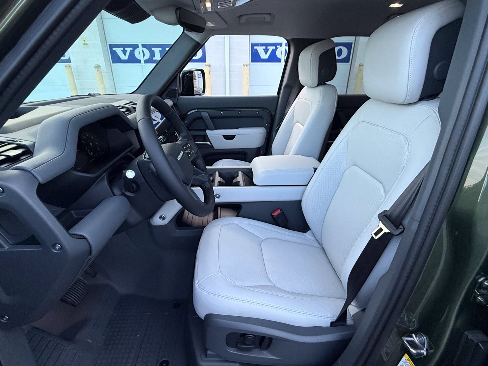 New 2026 Land Rover Defender 110 X-Dynamic SE AWD/4WD image 14