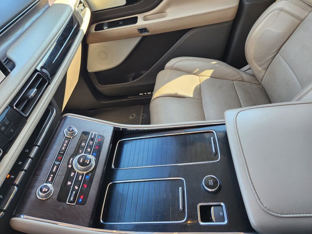 Used 2022 Lincoln Aviator Reserve w/ Equipment Group 201A image 12