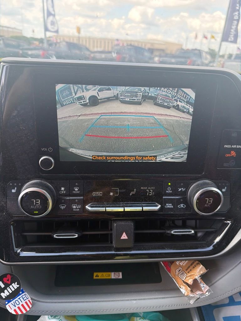 Used 2023 Toyota Highlander XLE FWD image 6