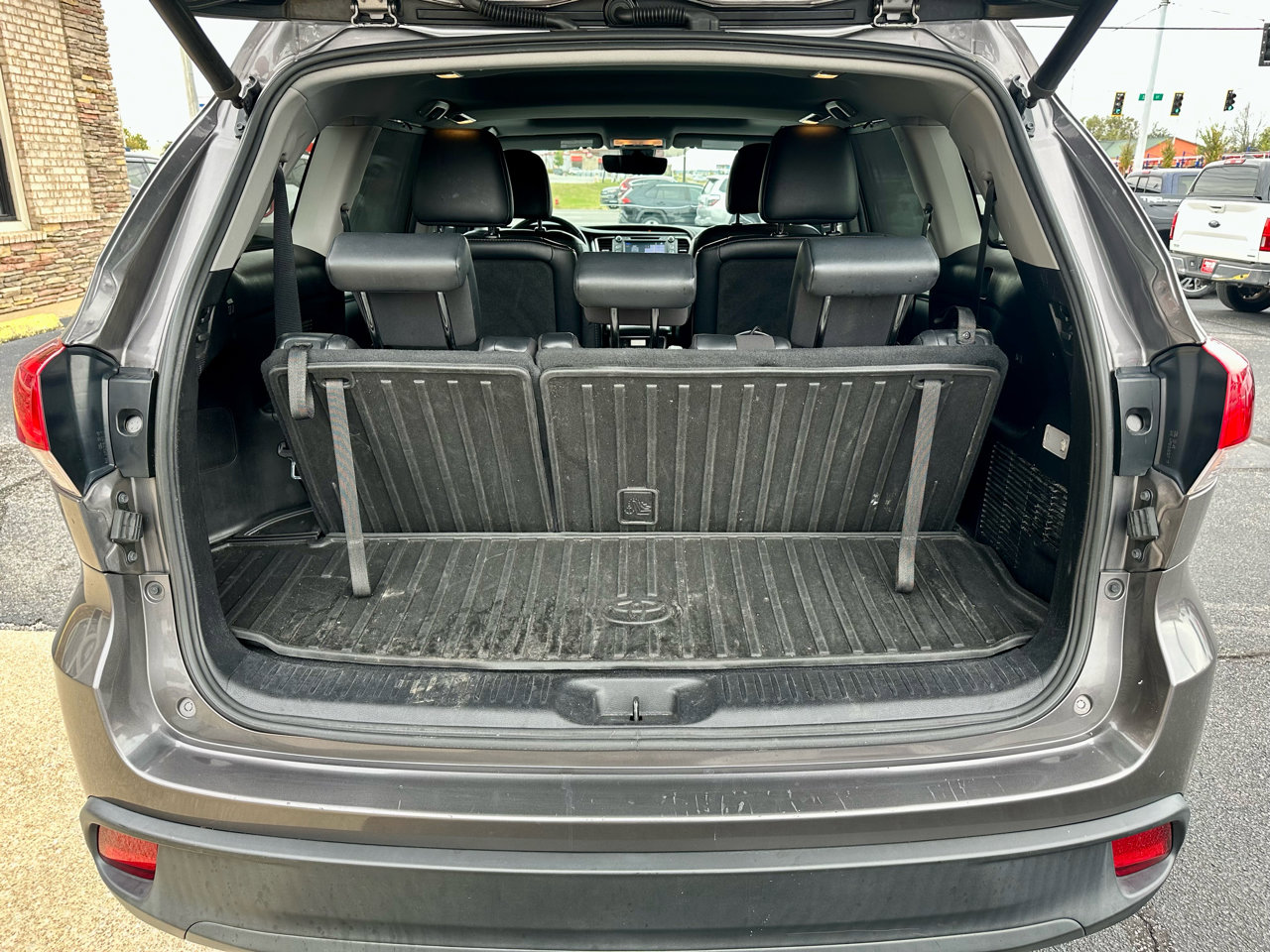 Used 2019 Toyota Highlander XLE image 8