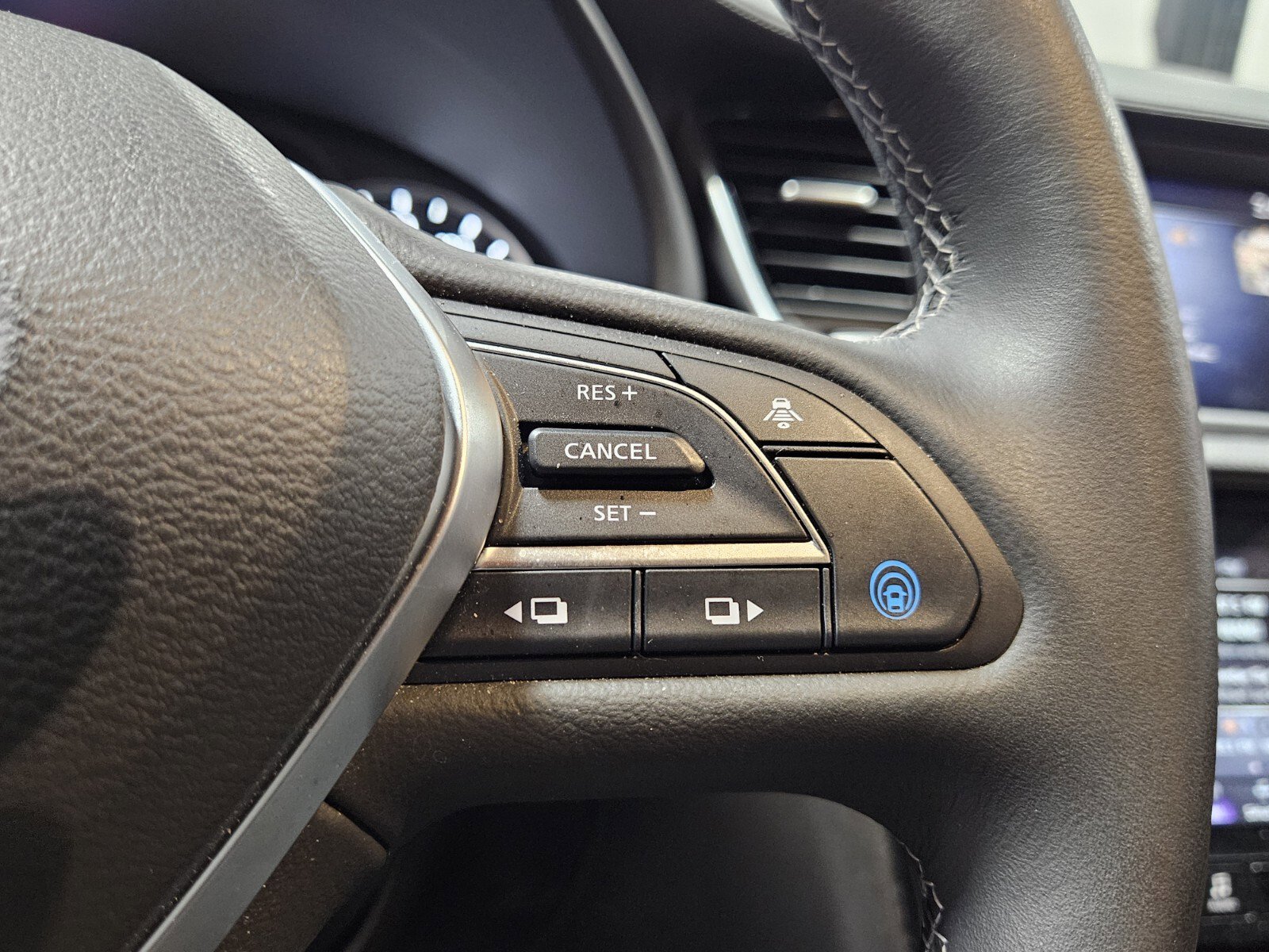 Certified 2025 INFINITI QX50 Luxe w/ Accent Package image 23