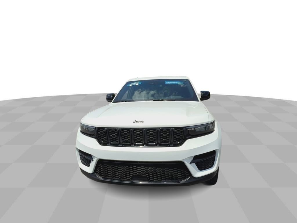 Used 2024 Jeep Grand Cherokee Altitude image 4