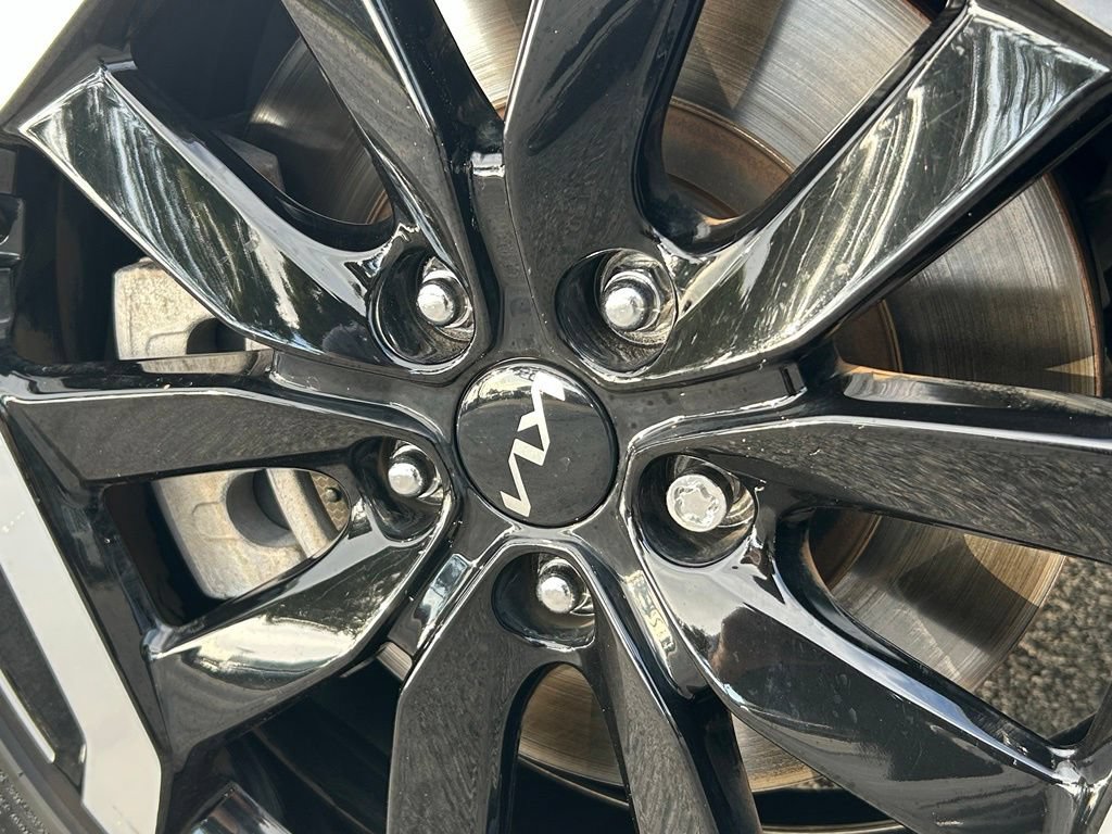 Used 2023 Kia Telluride EX w/ EX Captain's Chair Package FWD image 37