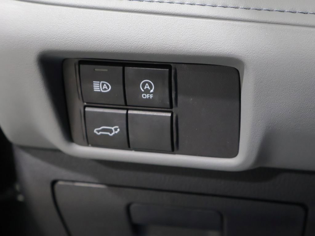 Used 2023 Toyota Highlander LE FWD image 33