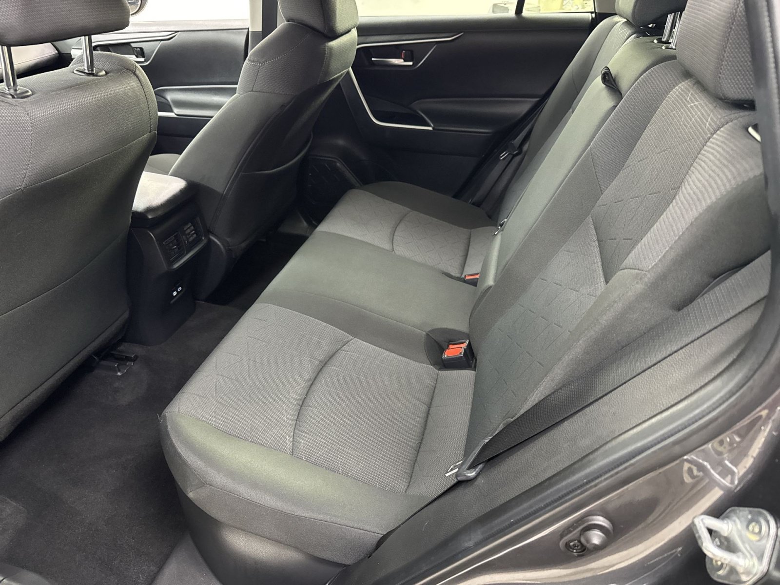Used 2025 Toyota RAV4 XLE AWD/4WD image 36
