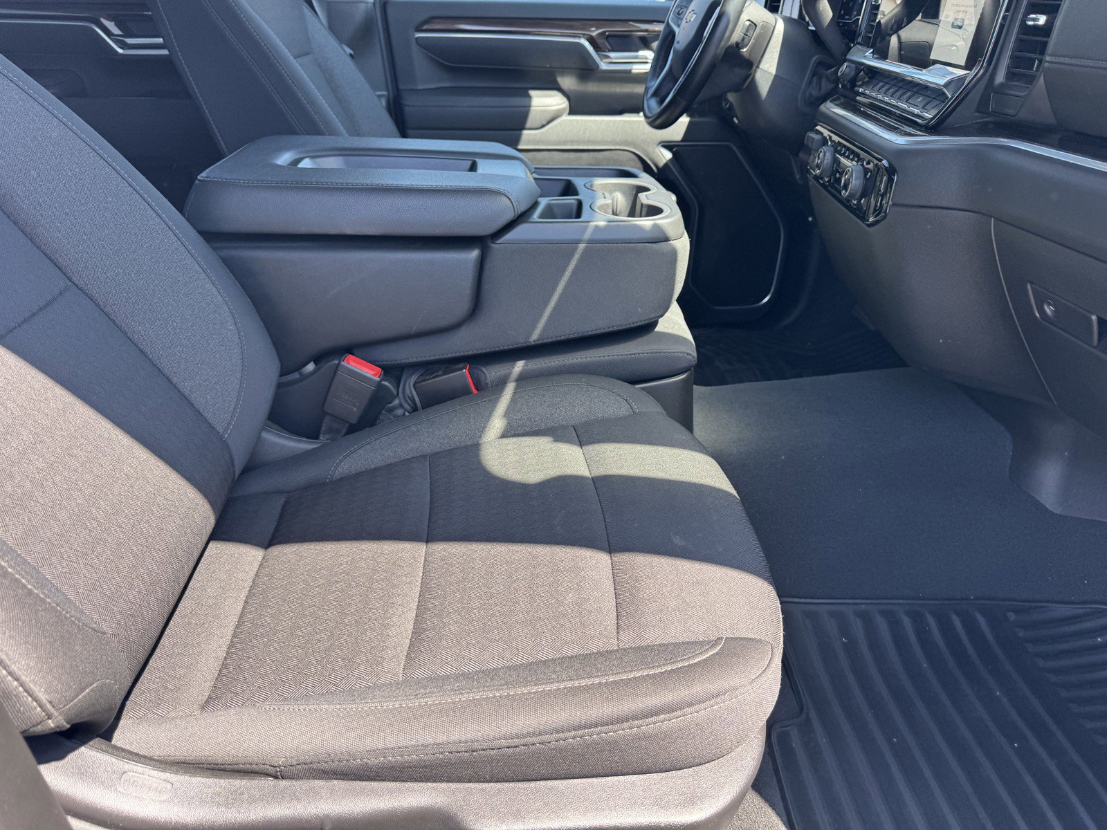 Used 2025 Chevrolet Silverado 2500 LT w/ Convenience Package image 8