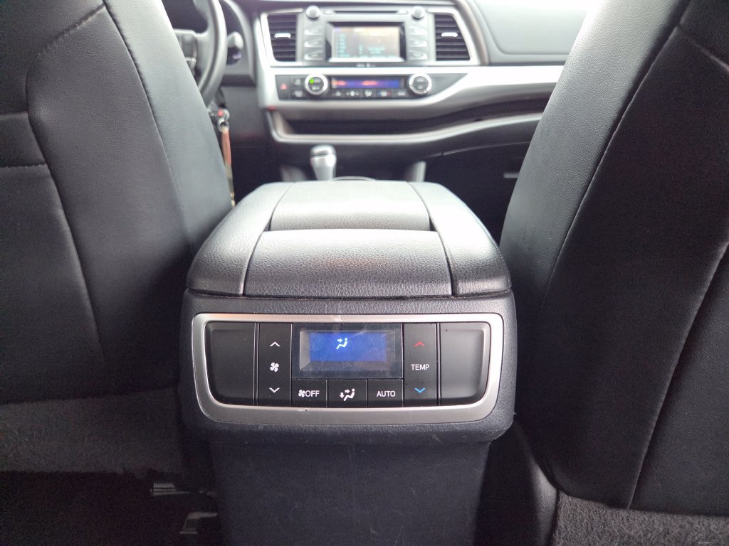 Used 2015 Toyota Highlander Plus FWD image 31
