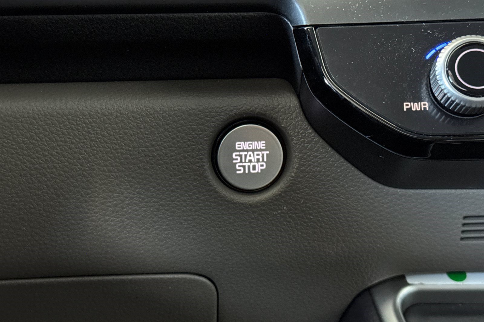 Used 2026 Kia Carnival FWD image 17