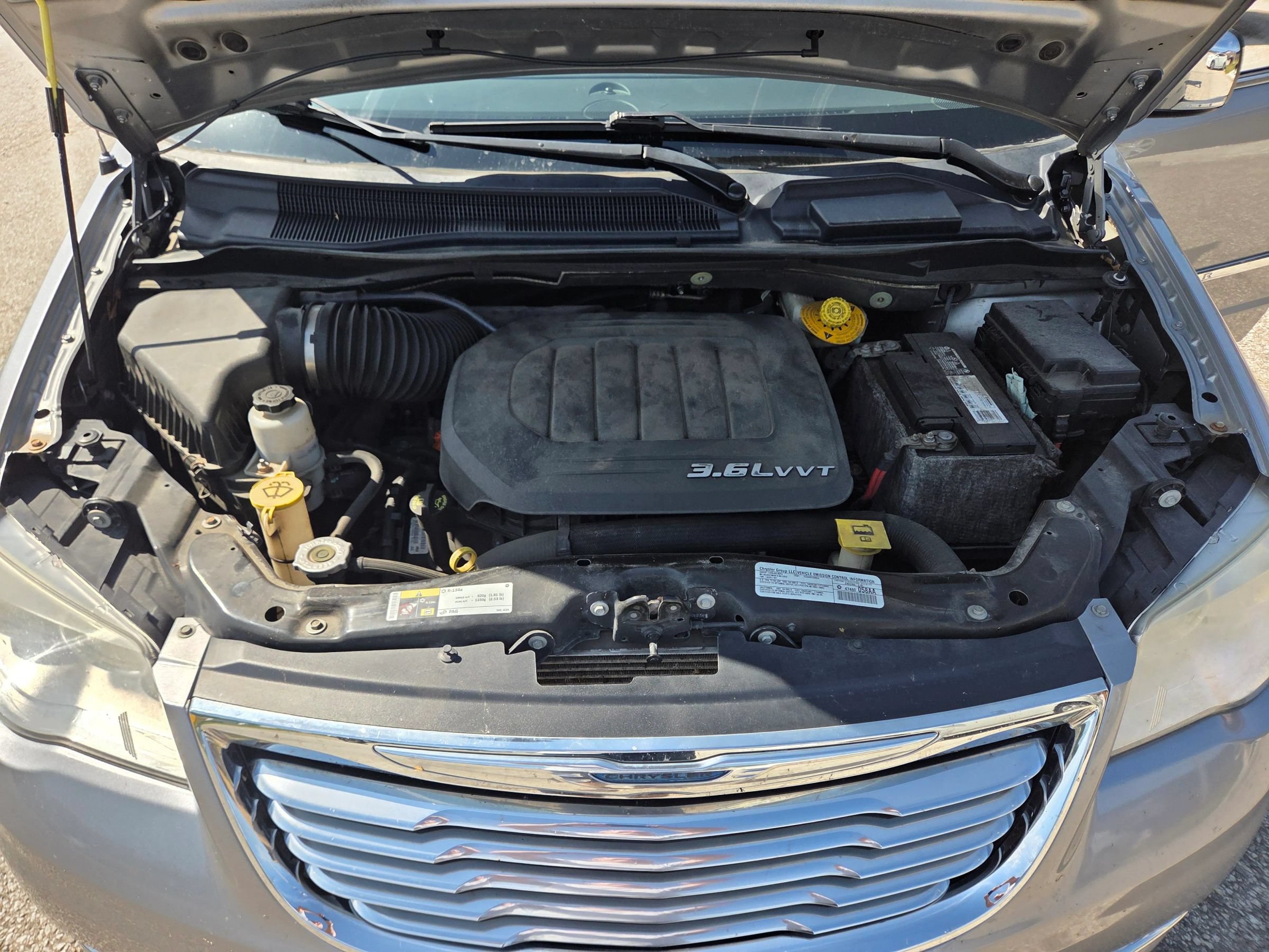 Used 2014 Chrysler Town & Country Touring-L FWD image 22