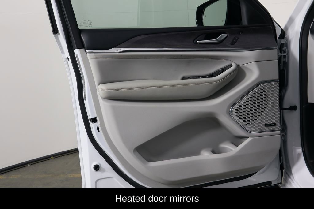 Used 2022 Jeep Grand Cherokee Overland w/ Luxury Tech Group IV image 20