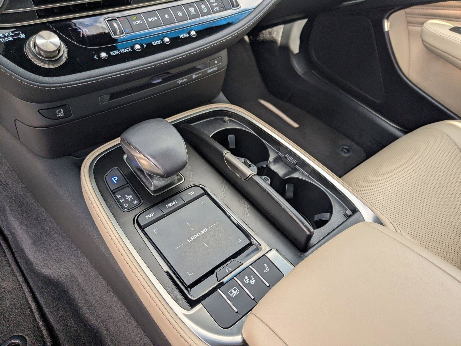 Certified 2021 Lexus LS 500 w/ Accessory Package (Z2) RWD image 18