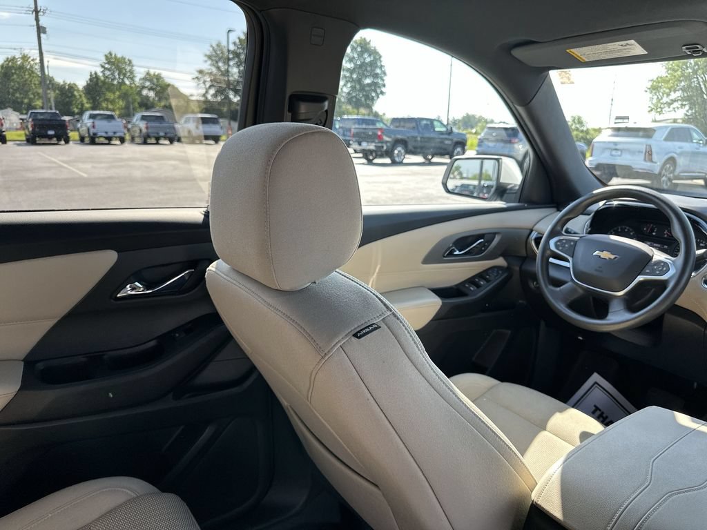 Used 2023 Chevrolet Traverse LS w/ Safety Package FWD image 15