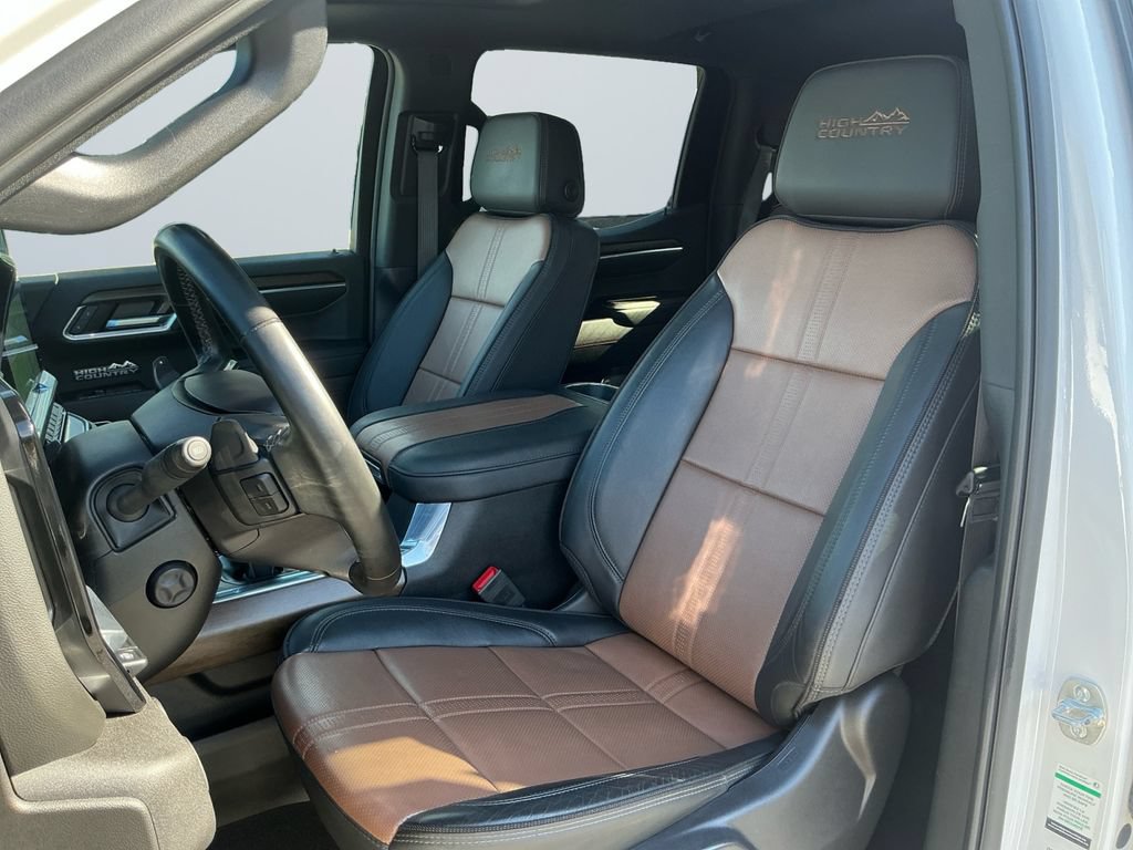 Used 2025 Chevrolet Silverado 1500 High Country w/ Technology Package AWD/4WD image 10