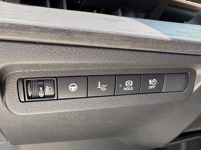 Used 2023 Nissan Ariya AWD image 16