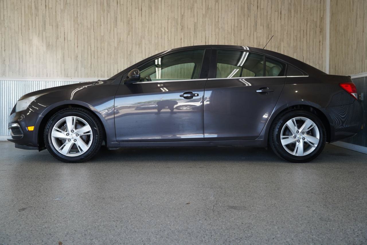 Used 2015 Chevrolet Cruze Diesel FWD image 5