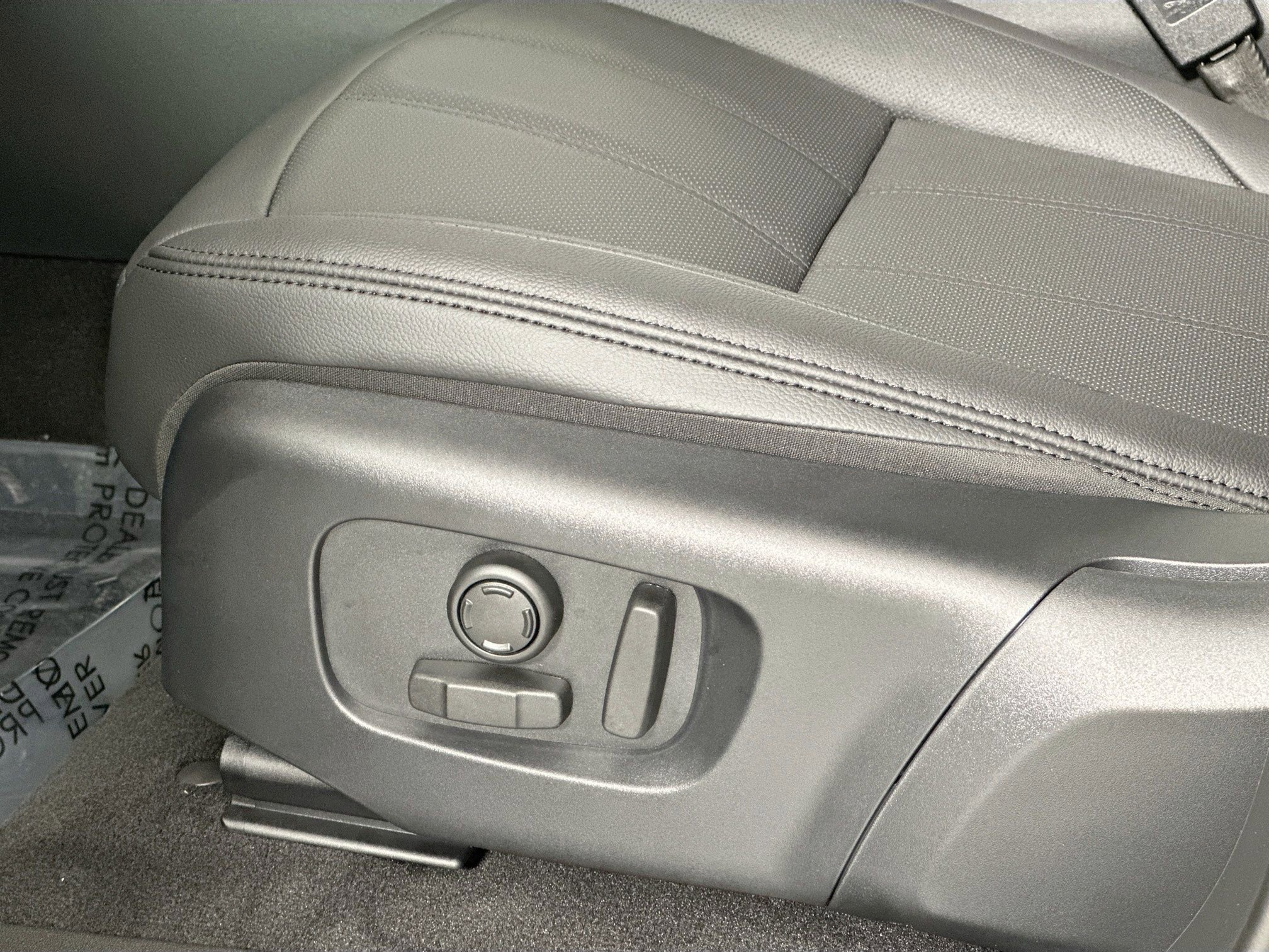 Used 2026 Land Rover Range Rover Evoque S image 17