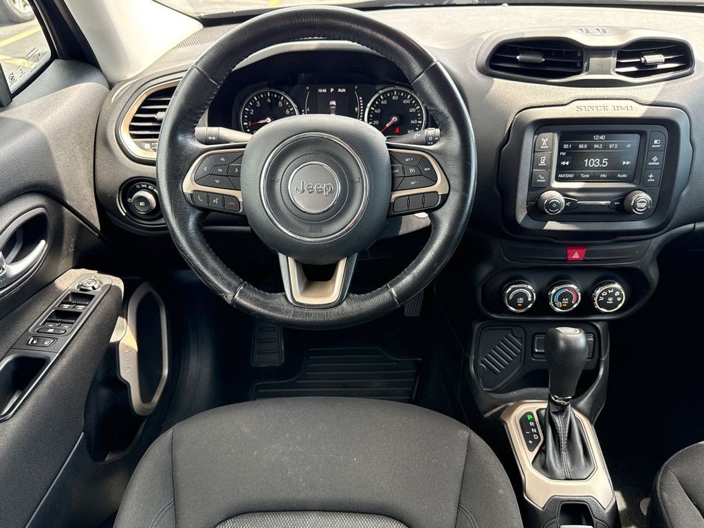 Used 2016 Jeep Renegade Latitude FWD image 17
