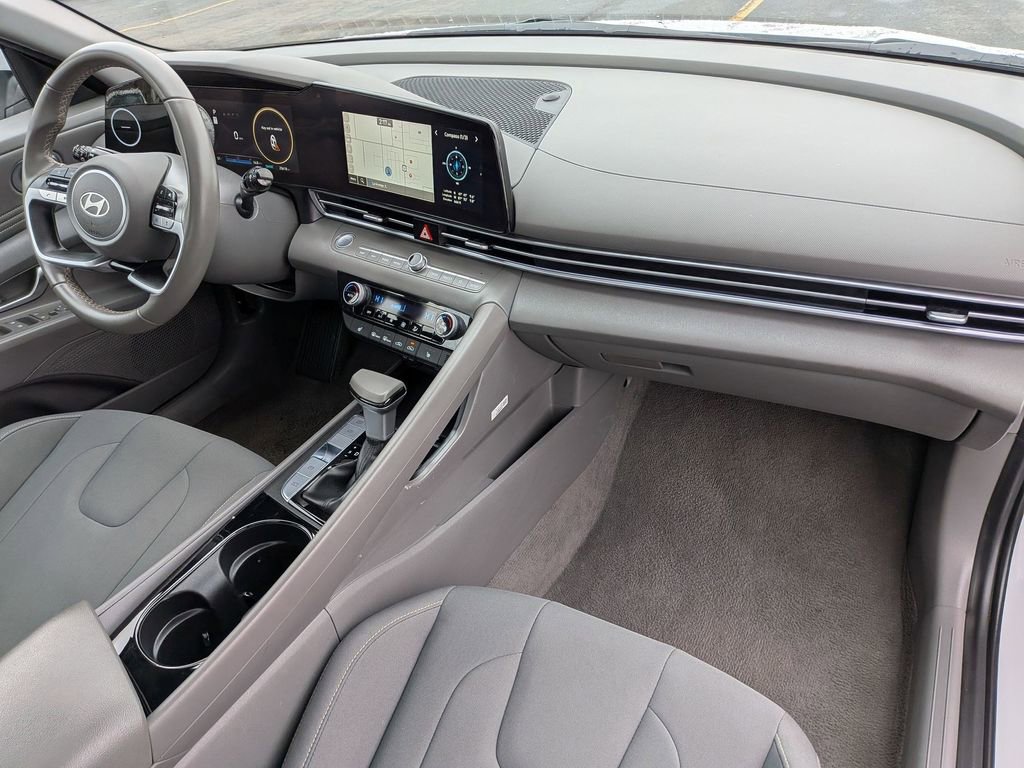 Used 2025 Hyundai Elantra SEL FWD image 26