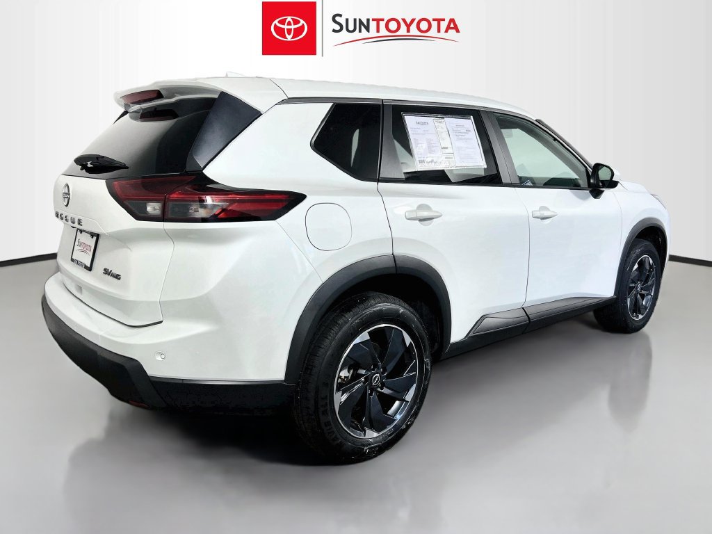 Used 2024 Nissan Rogue SV AWD/4WD image 3