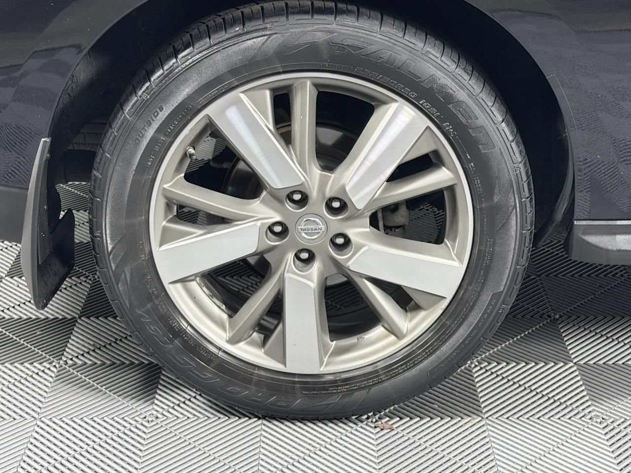 Used 2015 Nissan Pathfinder Platinum w/ Family Entertainment Package AWD/4WD image 29