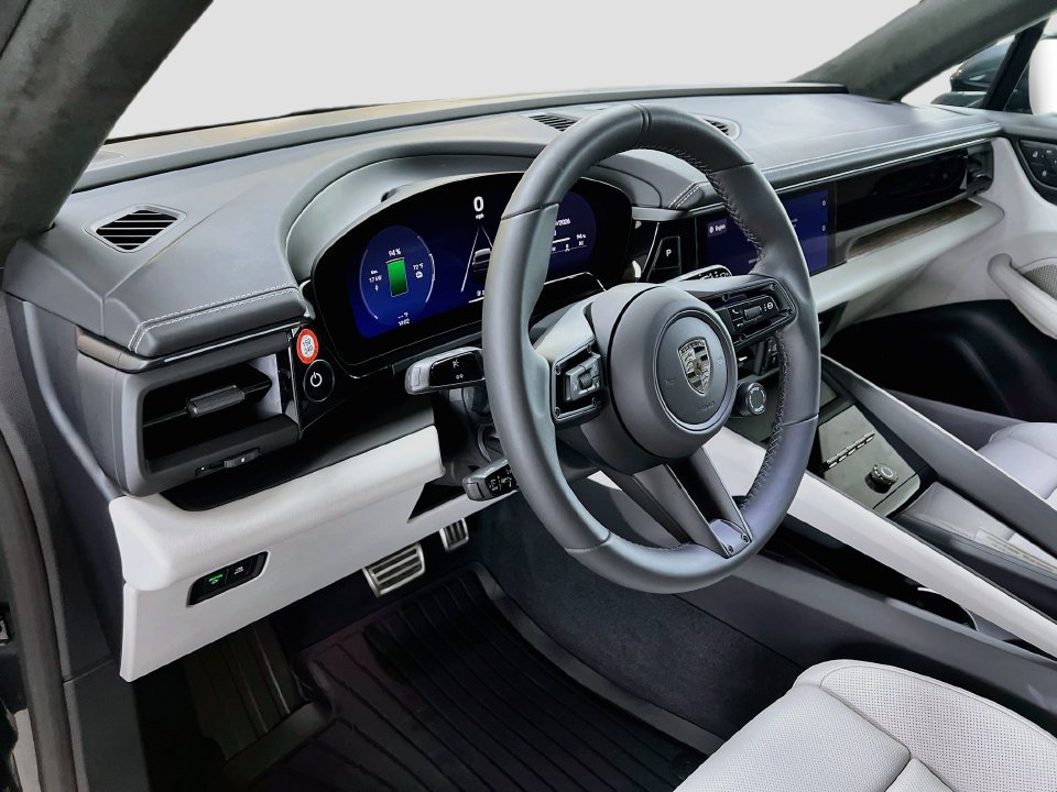 New 2026 Porsche Macan Turbo Electric AWD/4WD image 4
