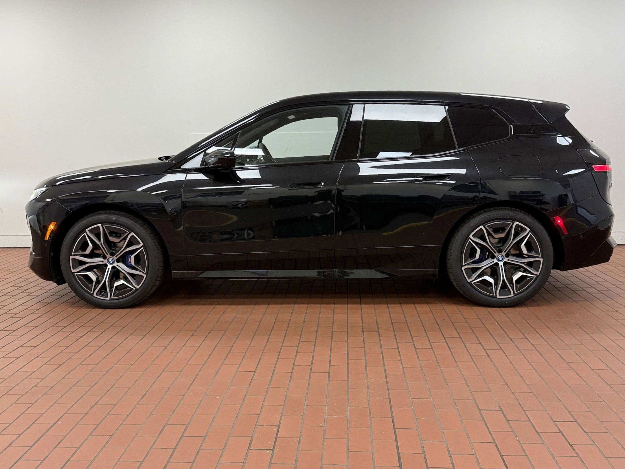 Used 2025 BMW iX M60 image 2