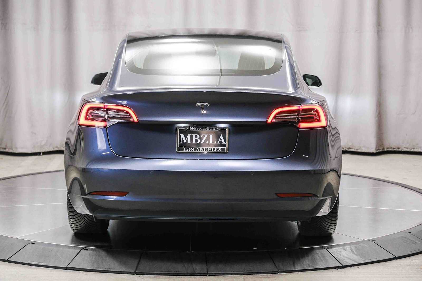 Used 2018 Tesla Model 3 Long Range RWD image 3