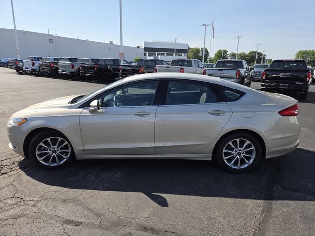 Used 2017 Ford Fusion SE w/ Fusion SE Technology Package FWD image 16